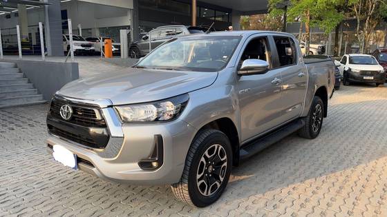 TOYOTA HILUX 2.8 D-4D TURBO DIESEL CD SRV 4X4 AUTOMÁTICO